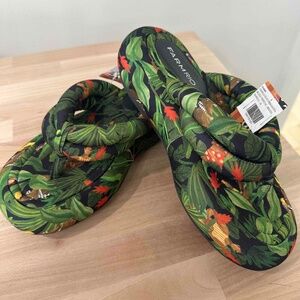 Farm Rio NWT Flatform Katita Beleza Tropical Sandal